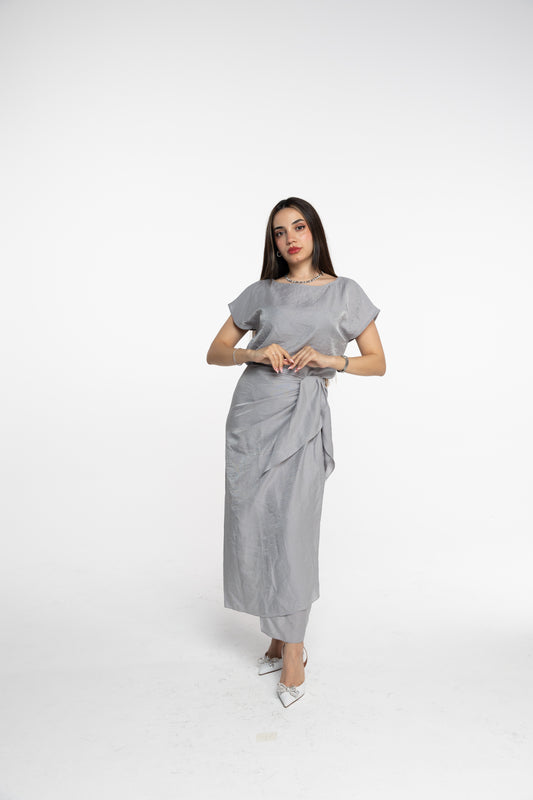 بلوزة وتنورة، 01