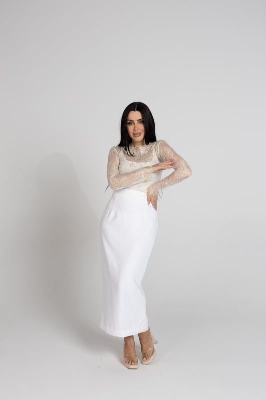 بلوزة وتنورة من الدانتيل المتناسق